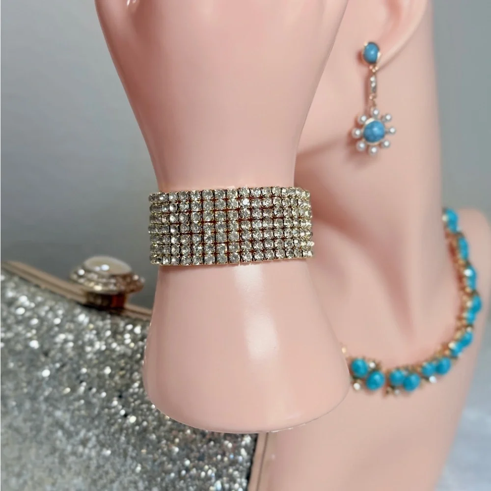 ⚜️ Elegant Gold Stretch Bracelet With Gems 💎